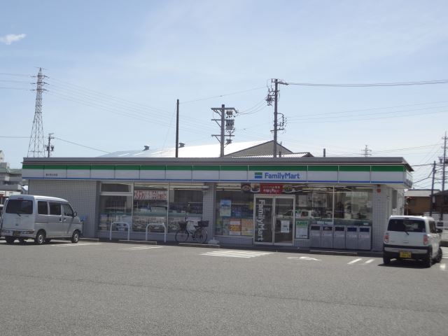 コンビニ　ファミリーマート（コンビニ）まで470m