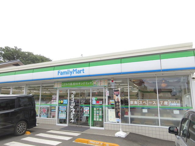 コンビニ　ファミリーマート（コンビニ）まで645m
