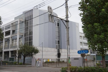 小学校　川崎市立高津小学校（小学校）まで835m
