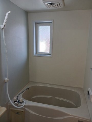 バス・シャワールーム　コンパクトで使いやすいお風呂です