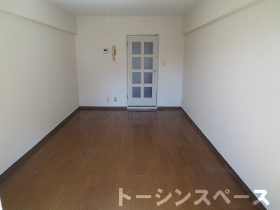 居室・リビング　広々８帖