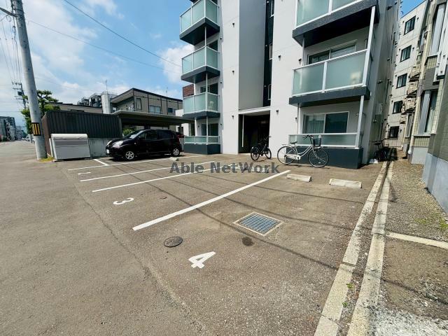 駐車場　駐車場