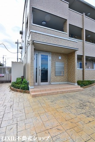 エントランス　オートロック付のエントランスです。