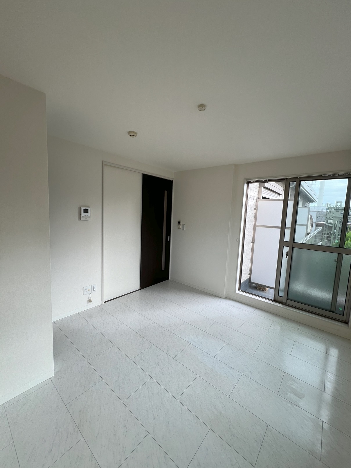 居室・リビング　同マンション別部屋