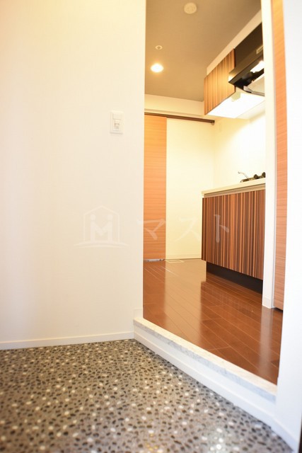 玄関　※お部屋によりカラーが違います。