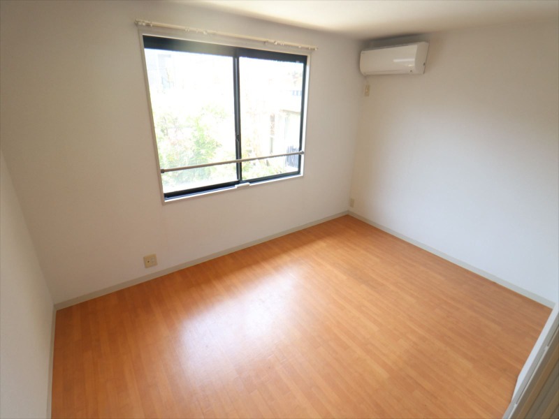 居室・リビング　広くて明るいお部屋です