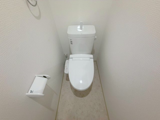 トイレ　綺麗なトイレにはウォシュレット標準装備です。