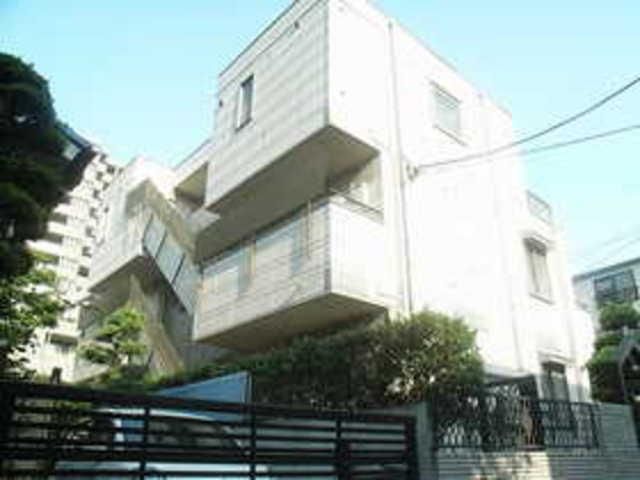建物外観　鉄骨造のマンション
