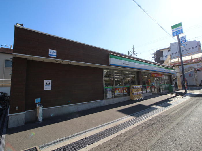 コンビニ　ファミリーマート（コンビニ）まで193m