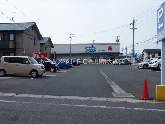 ドラックストア　ウエルシア豊川蔵子店（ドラッグストア）まで819m