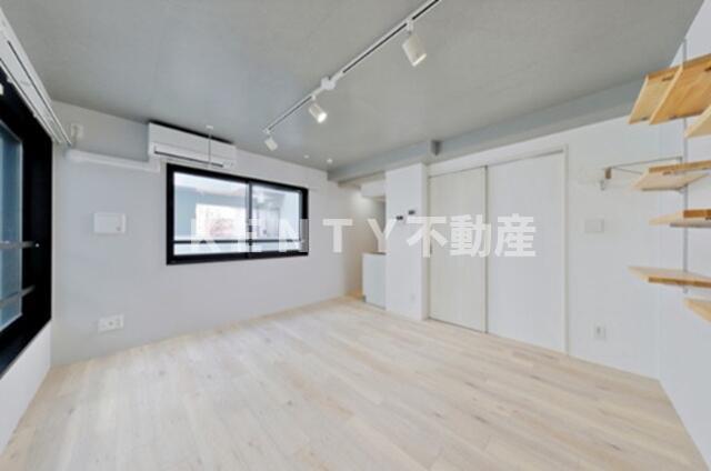 居室・リビング　こちらの居間で趣味の時間をお楽しみください