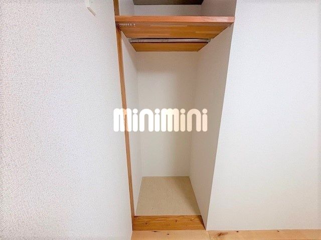 収納　写真は他号室です