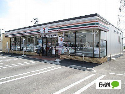 コンビニ　セブンイレブン北島高房店（コンビニ）まで724m
