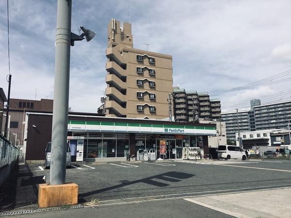 コンビニ　ファミリーマート（コンビニ）まで205m