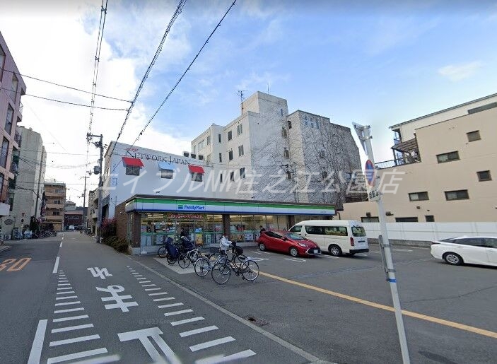 コンビニ　ファミリーマート玉出西二丁目店（コンビニ）まで8m