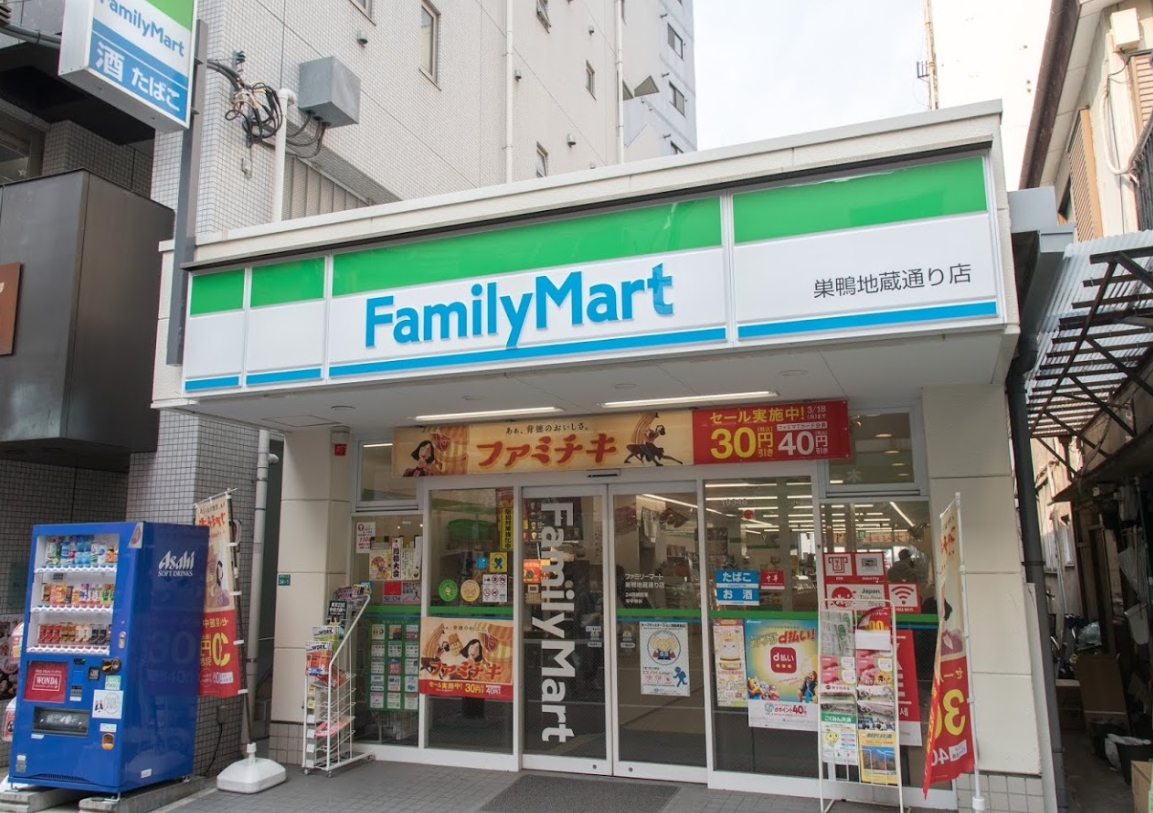 コンビニ　ファミリーマート巣鴨地蔵通り店（コンビニ）まで220m