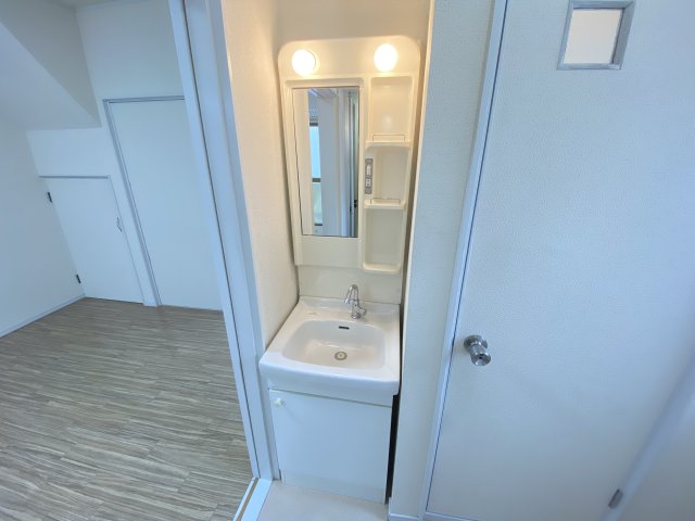 洗面設備　コンパクト洗面♪照明も付きます♪