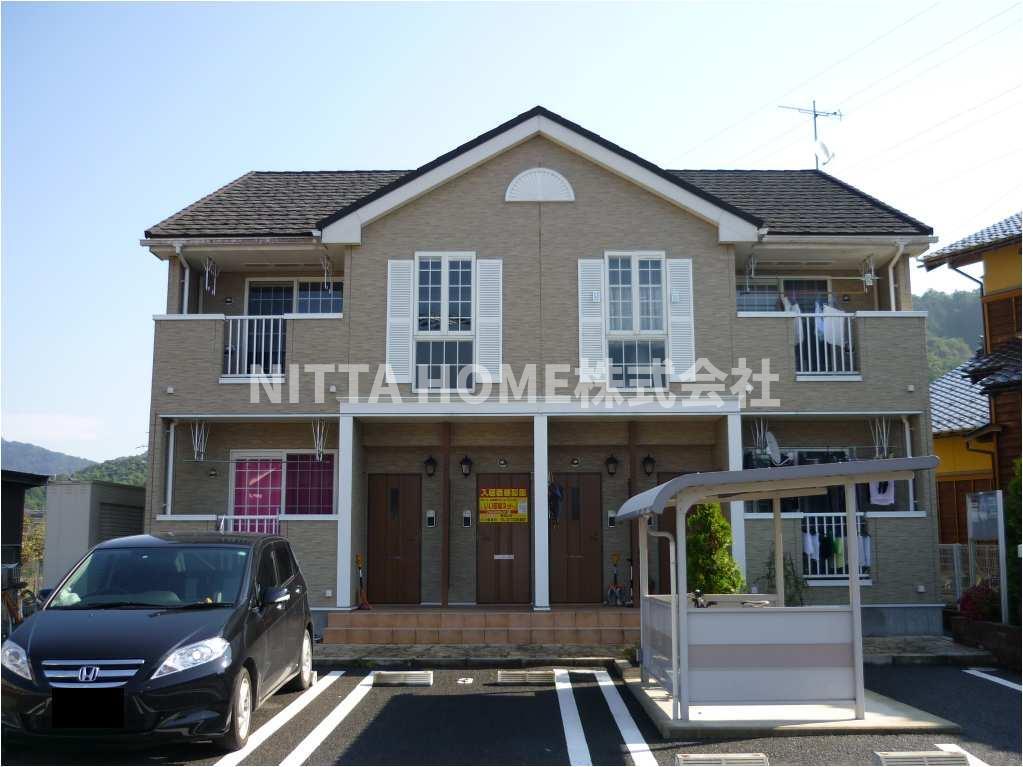 建物外観　外部物置付きで便利◇