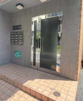 エントランス　ゆとりのあるエントランスです