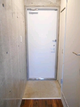 玄関　※同物件・同タイプの写真です。