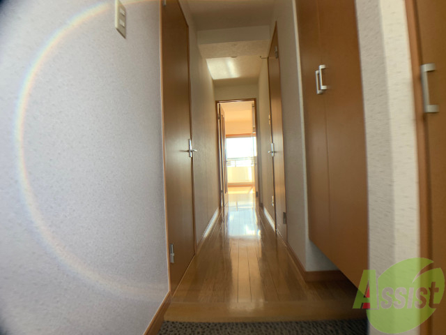 玄関　玄関からお部屋の中を見るとこんな感じになってます。