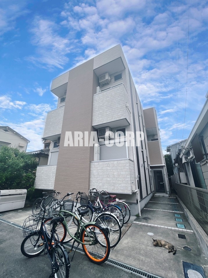 建物外観　2015年完成、大手ハウスメーカー施工のデザイナーズアパート