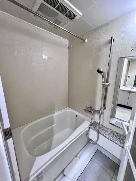 バス・シャワールーム　※同タイプの別のお部屋です。