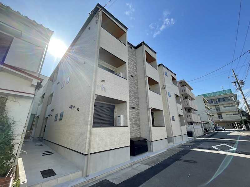 建物外観　外観　オートロック付　宅配ＢＯＸ有り