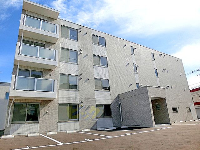 建物外観　都市ガス・ネット無料採用の広々２ＬＤＫマンションです♪