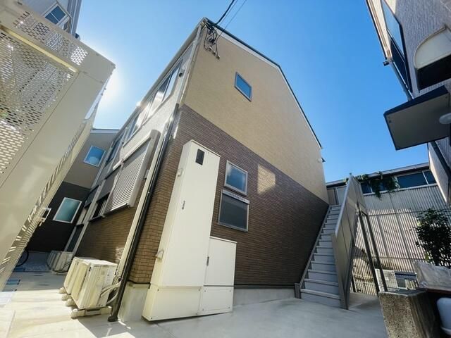 建物外観　周辺は閑静な住宅街ですので落ち着いた住環境です！