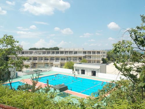 小学校　天王小学校（小学校）まで681m