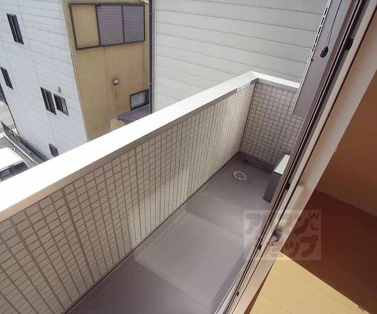 バルコニー　バルコニの広さも、しっかりございます。