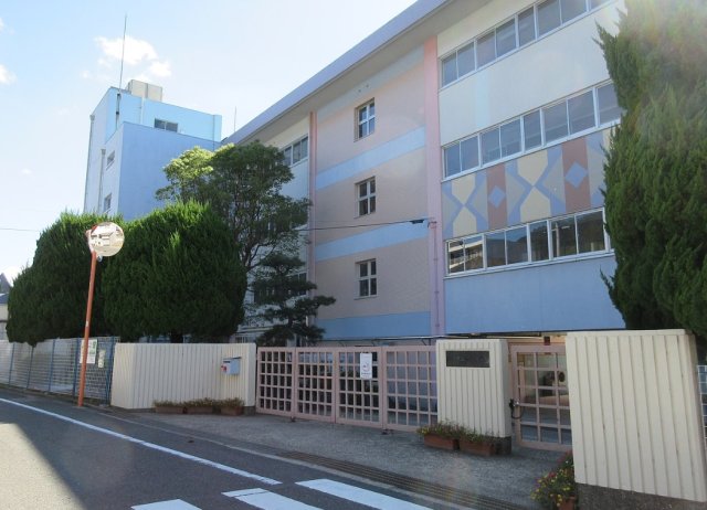 中学校　池田市立渋谷中学校（中学校）まで822m