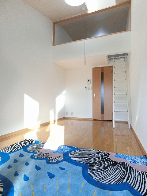 その他部屋・スペース　西向き洋室6.4帖☆クローゼットとロフトがあります♪お洋服や