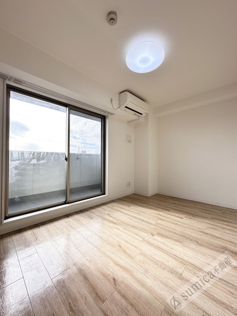 居室・リビング　窓も大きく明るいお部屋です