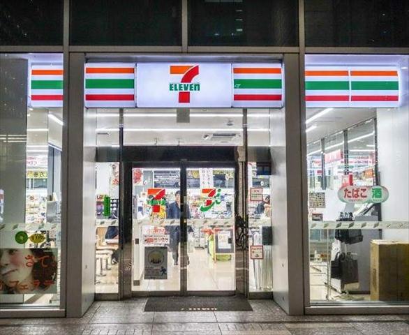 コンビニ　セブン－イレブン港区港南１丁目店（コンビニ）まで65m