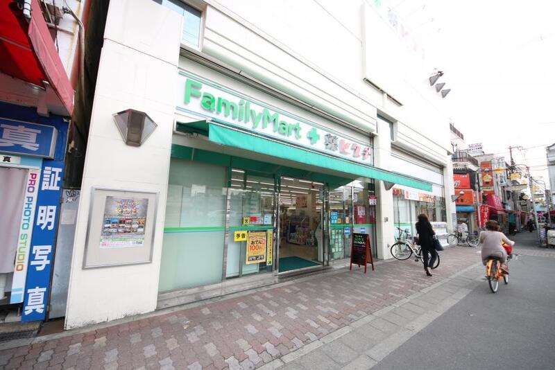 コンビニ　ファミリーマート＋薬ヒグチ 鴫野店（コンビニ）まで129m