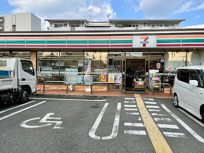 コンビニ　セブンイレブン 東大阪小阪本町2丁目店（コンビニ）まで162m
