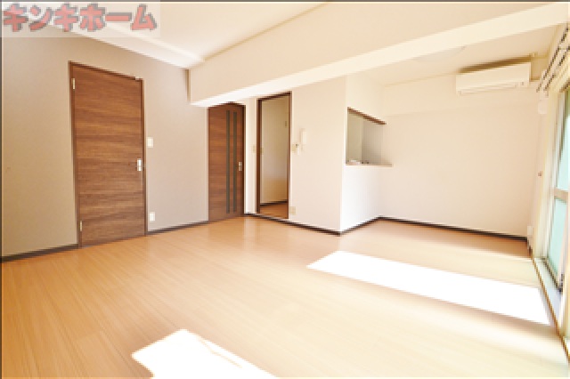 居室・リビング　写真は別のお部屋のものでございます