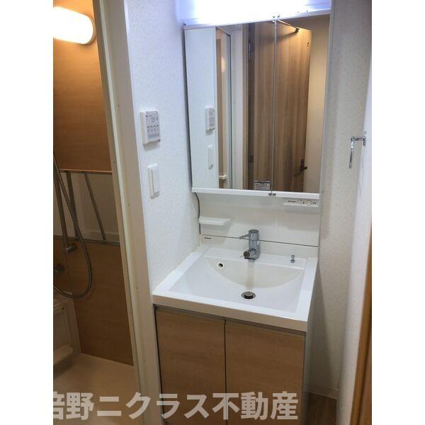 洗面設備　内装は別部屋の参考写真です。