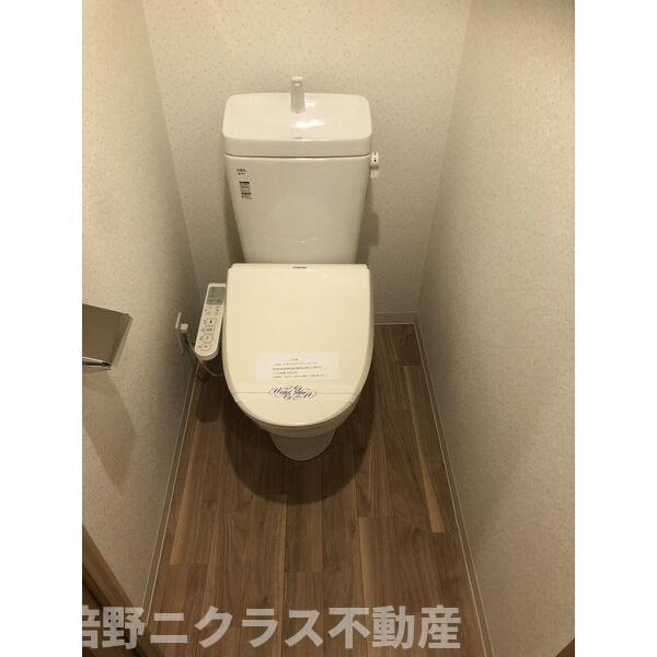 トイレ　内装は別部屋の参考写真です。