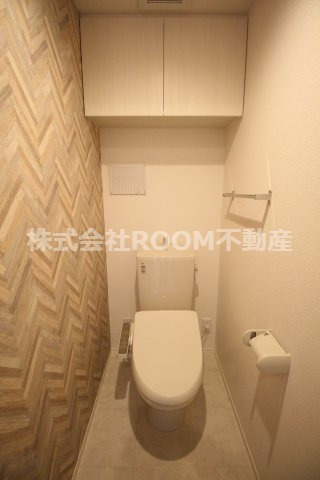 トイレ　独立洗面化粧台が付いています