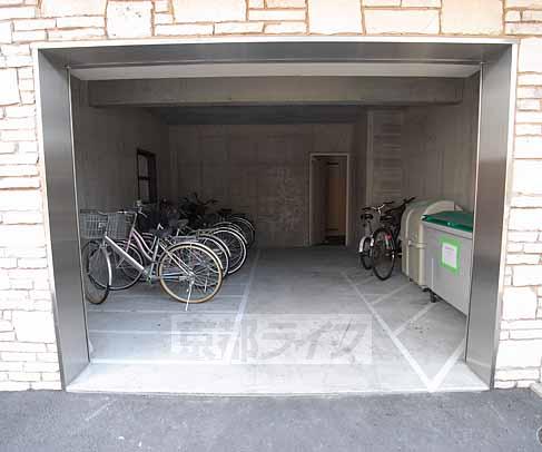 その他共有部分　屋根付き駐輪場！
