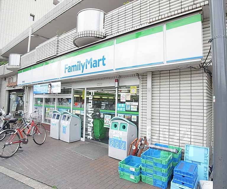 コンビニ　ファミリーマート紫明通店（コンビニ）まで450m