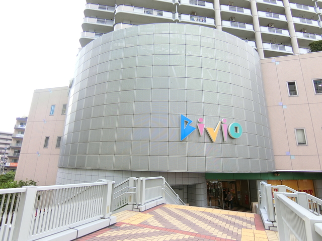 ショッピングセンター　ユニクロ赤羽ビビオ店（ショッピングセンター）まで551m