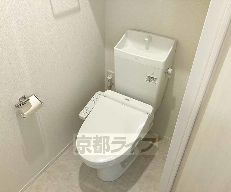 トイレ　ウォシュレット付・