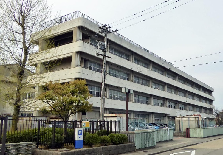 小学校　金沢市立西小学校（小学校）まで250m