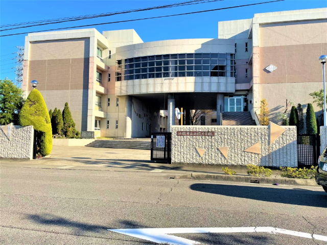 中学校　小牧市立小牧中学校（中学校）まで578m