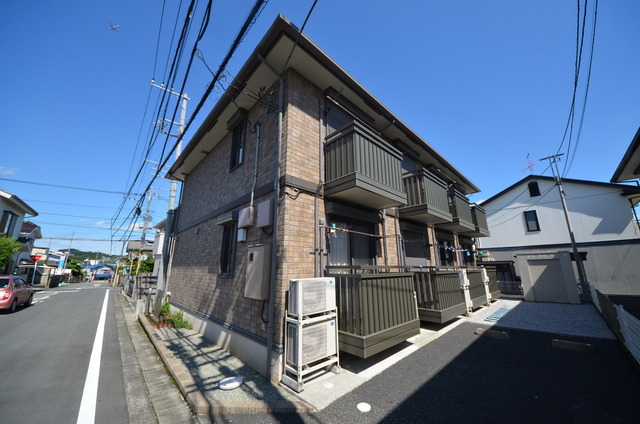 建物外観　★程よい緑に囲まれた、居心地の良い物件です★