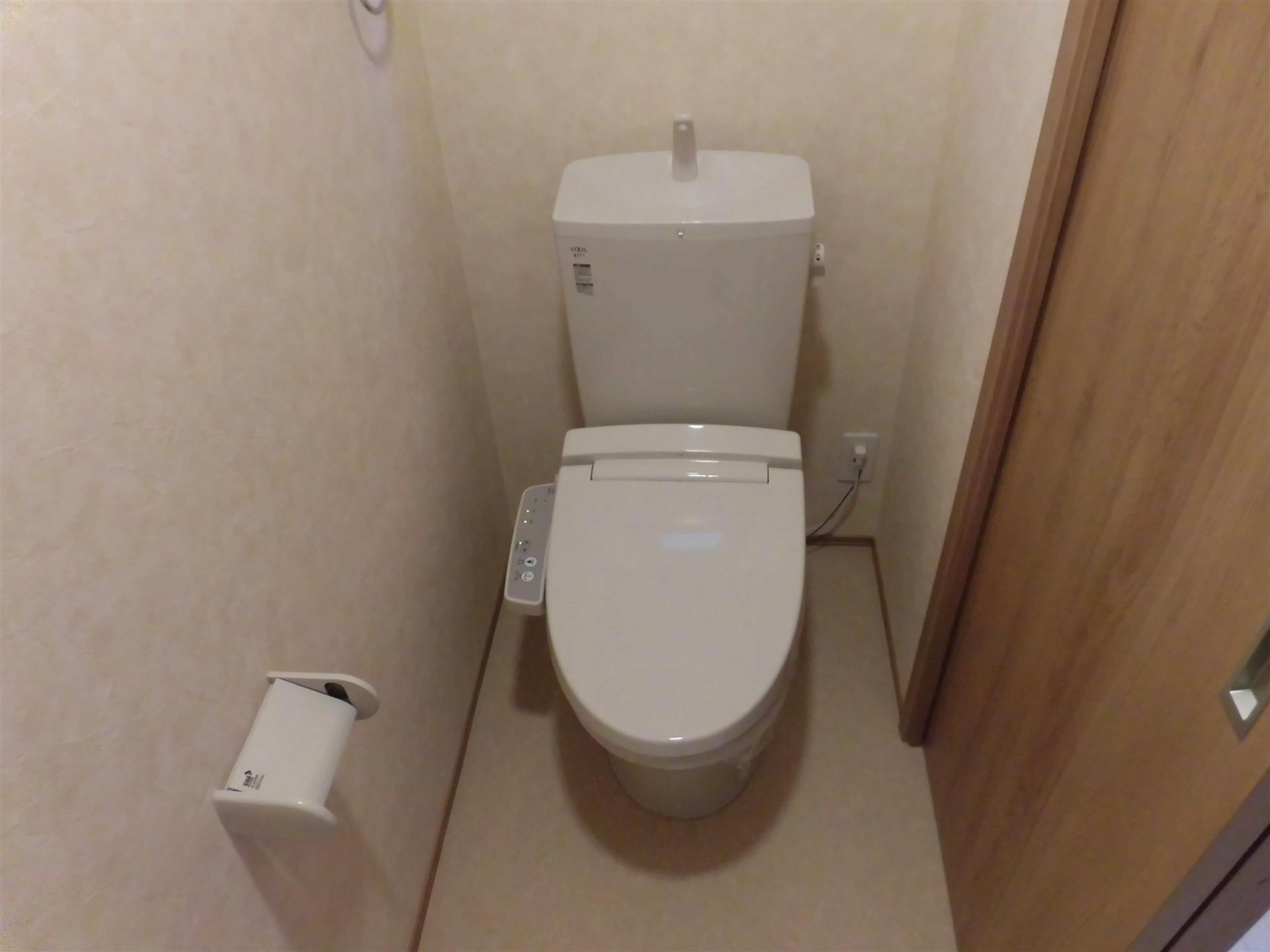 トイレ　温水洗浄便座付きのトイレになります！